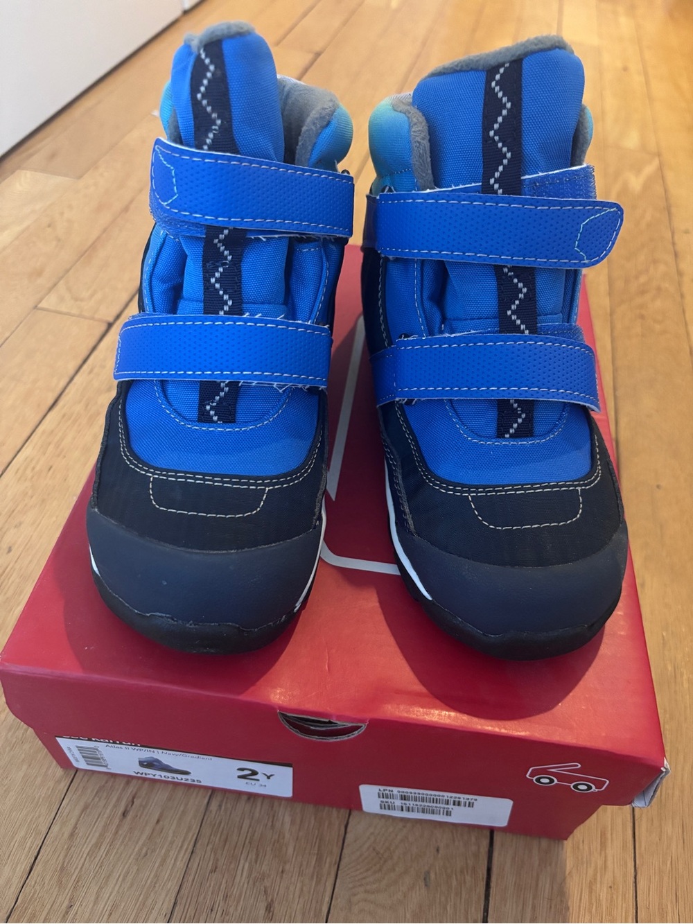 See Kai Run size 2 Kids Blue and Black Velcro Athletic Boots
